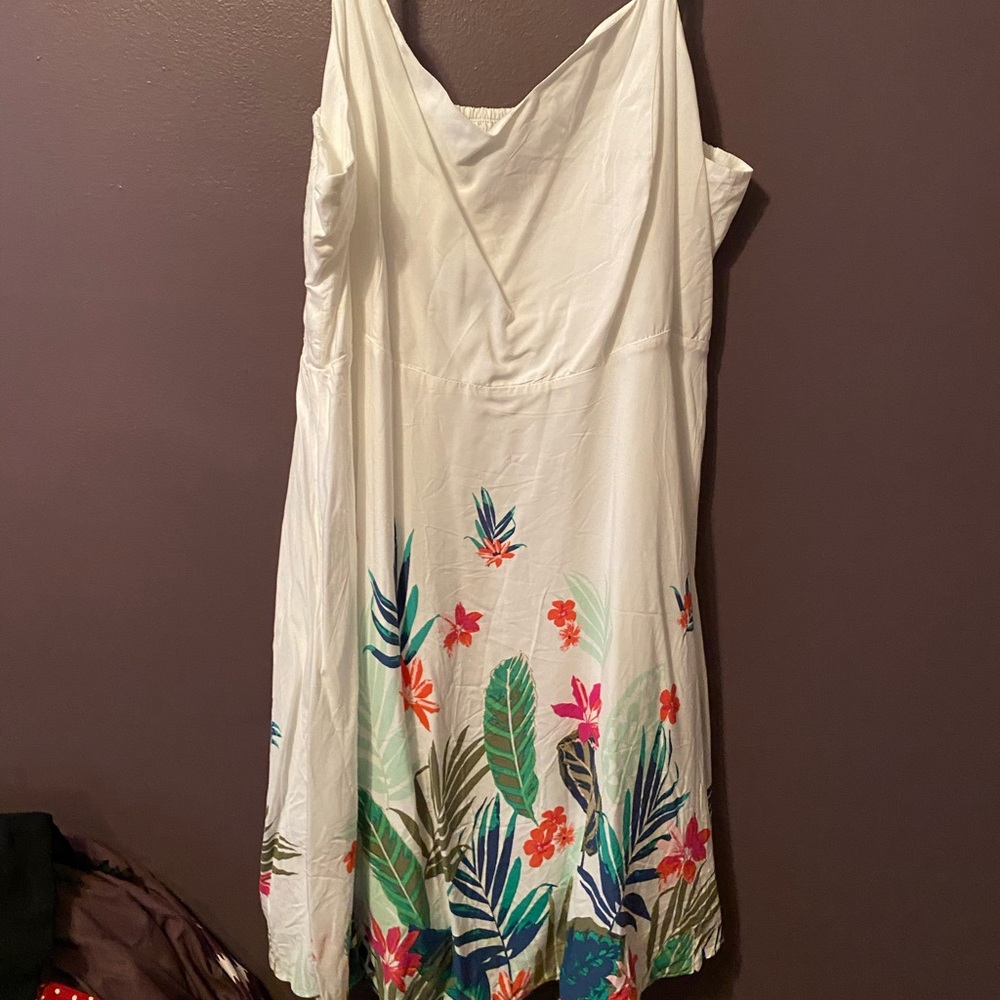 Old Navy XXL white dress with flowers *NWT*